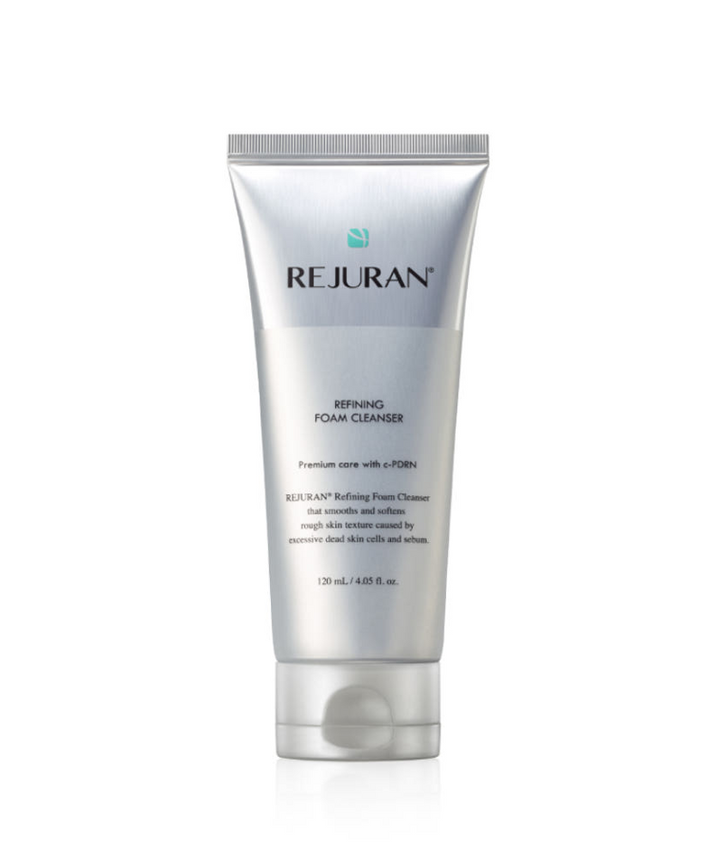 Tube de REJURAN Refining Foam Cleanser 120ml sur fond blanc. Nettoyant moussant pour une peau rafraîchie et purifiée.