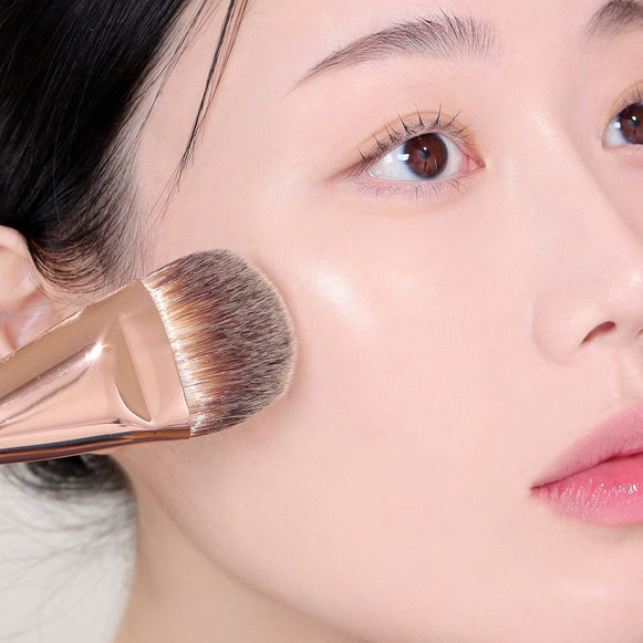 RIRE Foundation Brush disponible sur Ma petite Coree, ton Eshop 100% K-beauty en direct de Seoul