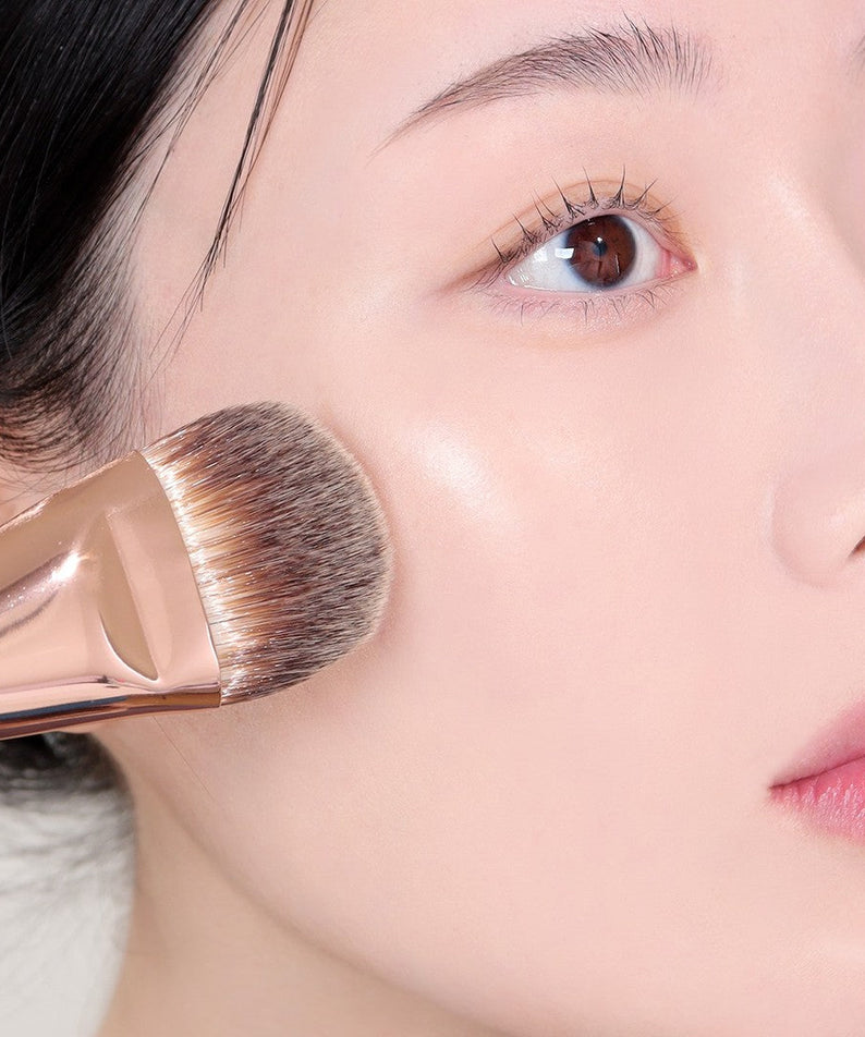 RIRE Foundation Brush disponible sur Ma petite Coree, ton Eshop 100% K-beauty en direct de Seoul