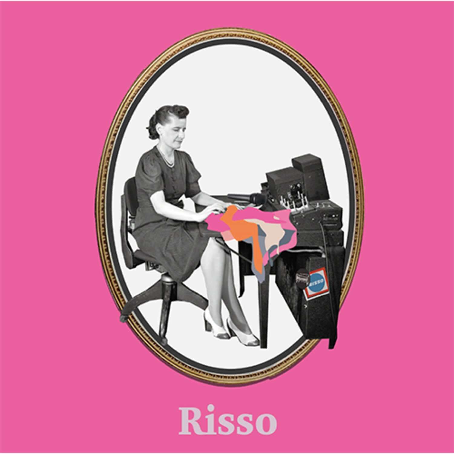 RISSO - [HIGH FIVE] - Album Kpop, couverture rose avec photo stylisée et cinéaste, marque RISSO en contexte visuel