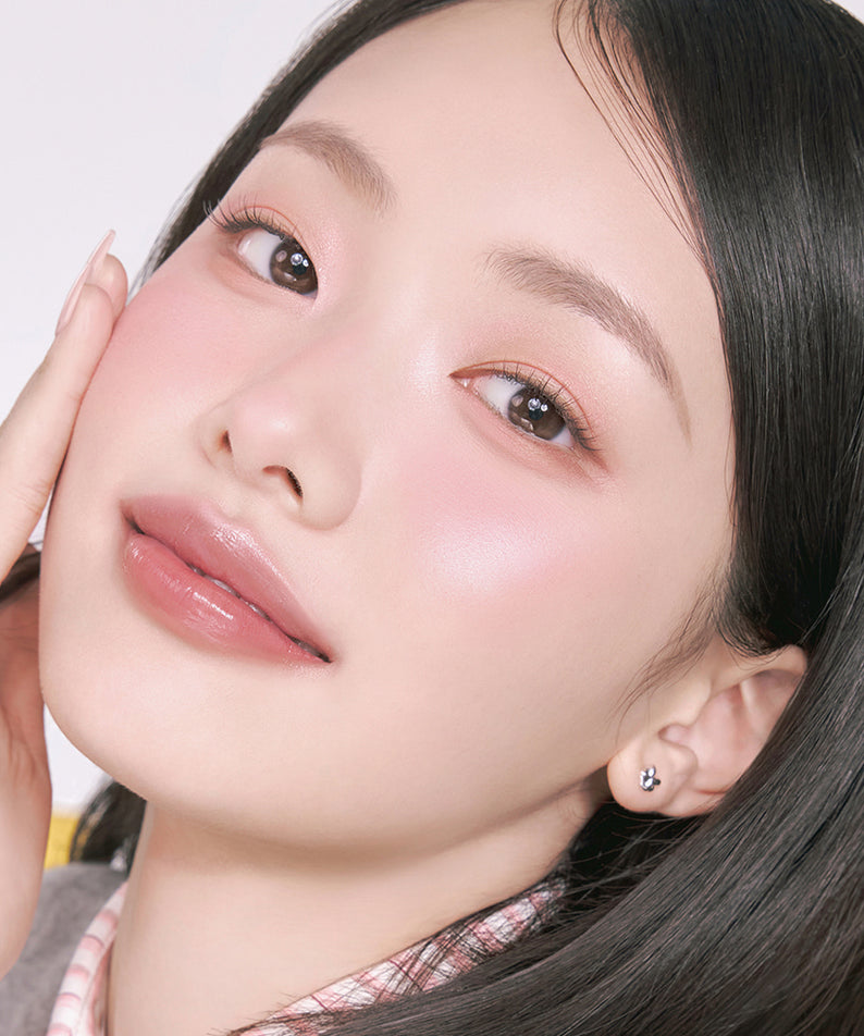 Visage maquillé avec le produit ROMAND Better Than Volumer de la marque ROMAND, gros plan esthétique maquillage