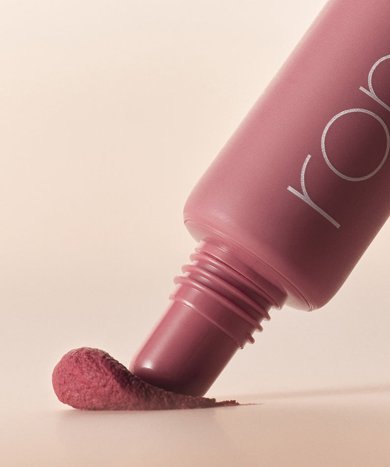 ROMAND Color Lip Matte, rouge à lèvres velouté en tube rose, fini mat parfait pour une tenue longue durée.