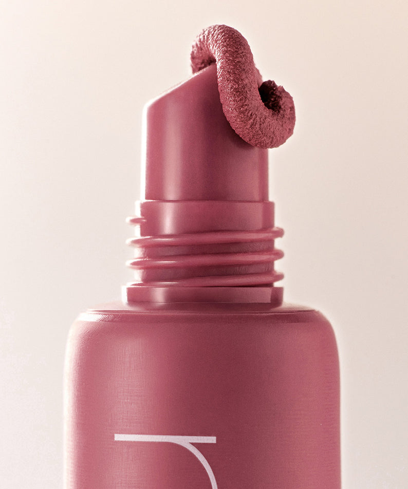 ROMAND Color Lip Matte - rouge à lèvres rose texture mate idéale pour un look élégant et audacieux.