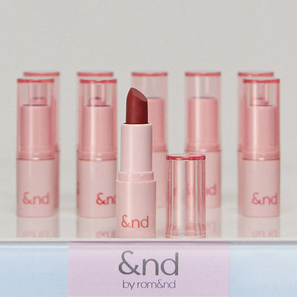 ROMAND  Glassy Bomb Balm : baume à lèvres &nd par Romand, visuel produit en tube rose sur fond clair