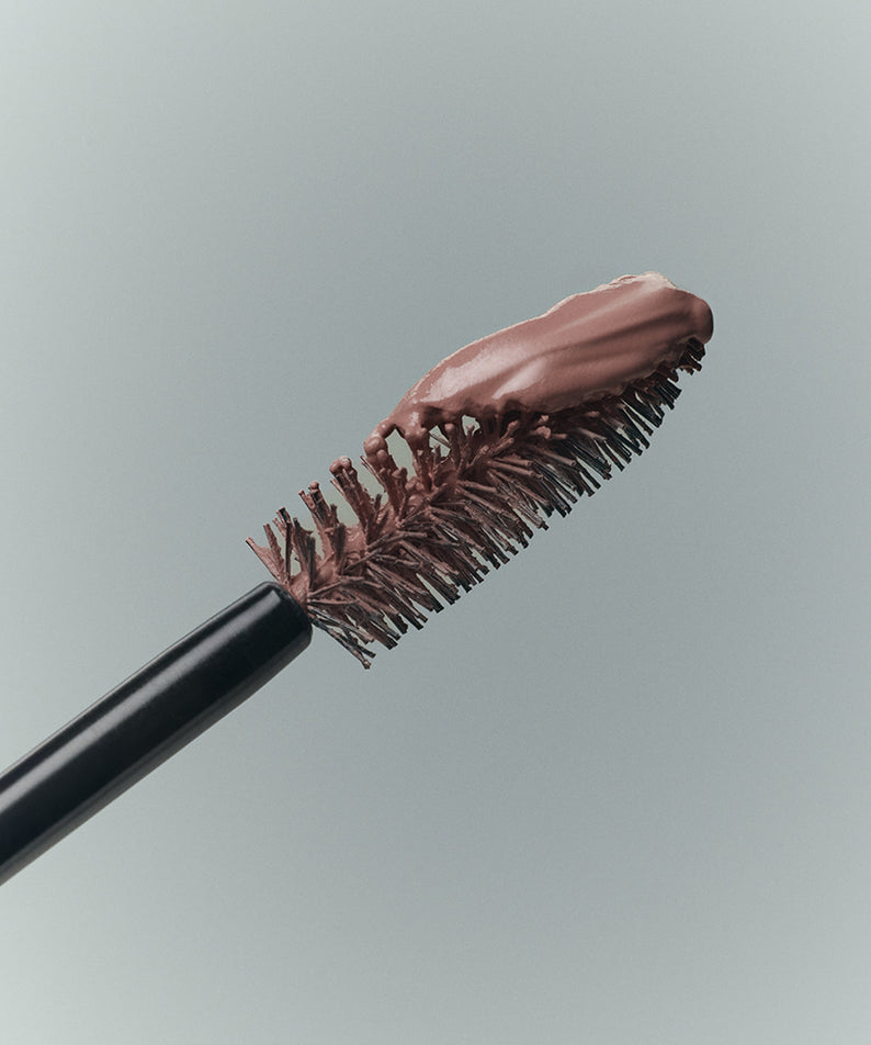 ROMAND Hanol Brow Cara Single Item, brosse à mascara sourcils brun sur fond clair, produit de la marque ROMAND.