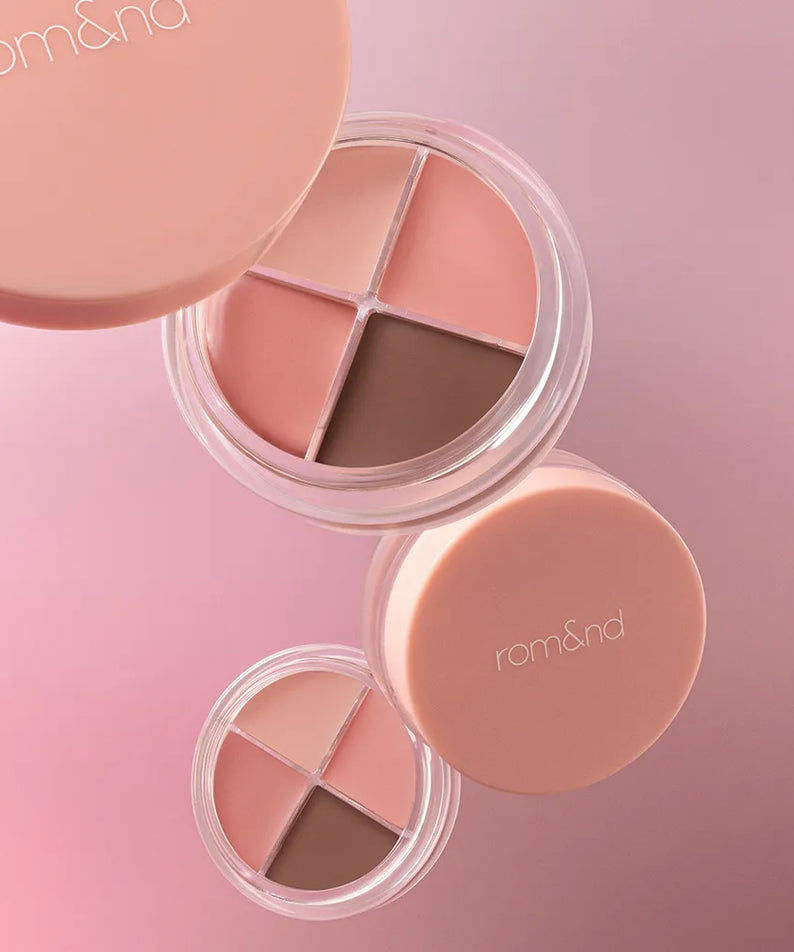 ROMAND  Hanol iPod Liner de la marque ROMAND, maquillage en étui transparent sur fond rose, trois compartiments visibles