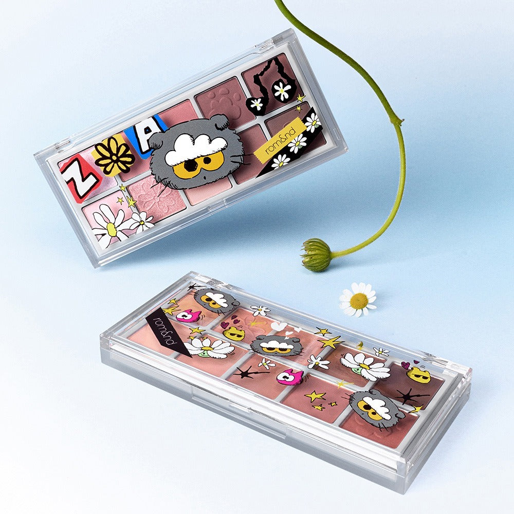 ROMAND x Joanne Friends Better Than Palette, étui de maquillage duo, visuel coloré avec motifs fleurs et personnages sur fond clair