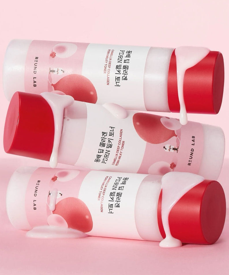 ROUND LAB  Dongbaek Deep Collagen PDRN Milky Toner 150ml de ROUND LAB, pack rose sur fond pastel, aspect crème