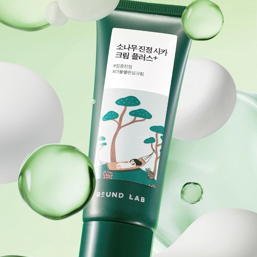 ROUND LAB  Pine Calming Cica Cream Plus 60ml : crème apaisante Cica, tube vert sur fond vert avec bulles et feuilles.