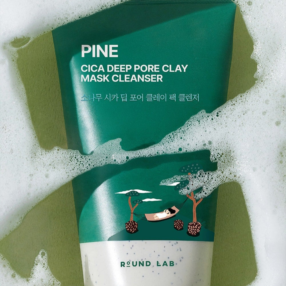 ROUND LAB Pine Cica Deep Pore Clay Pack Cleanser 150ml de ROUND LAB, tube vert sur fond moussant, contexte masque nettoyant.