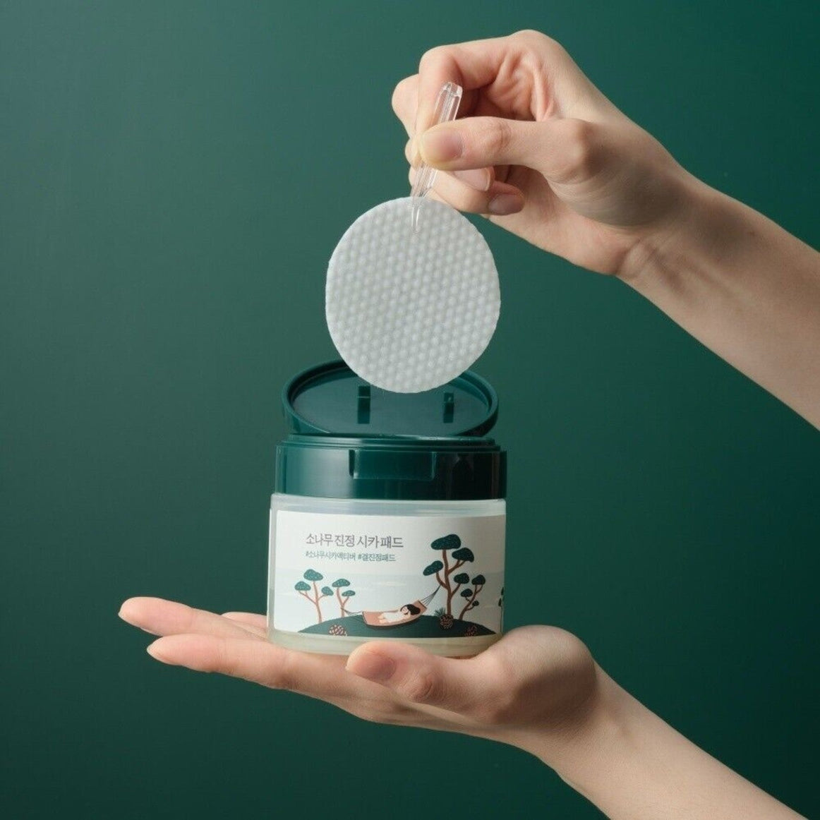ROUNDLAB Pine Calming Cica Pads 50 sheets disponible sur Ma petite Coree, ton Eshop 100% K-beauty en direct de Seoul