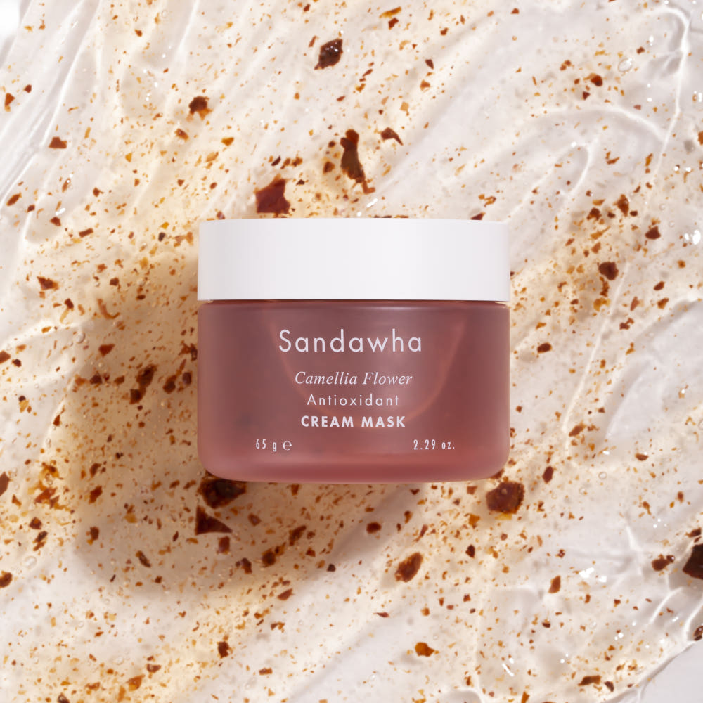 SANDAWHA Camellia Flower Cream Mask 65g de Sandawha, pot sur fond crème camélia avec particules, photo produit