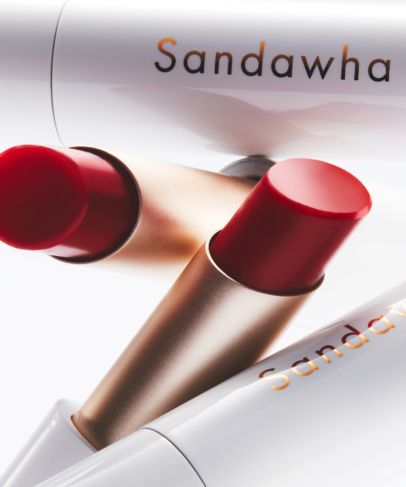 Rouge à lèvres SANDAWHA Floral Halo Lip Glow offrant une teinte vive et éclatante pour sublimer vos lèvres avec sophistication.