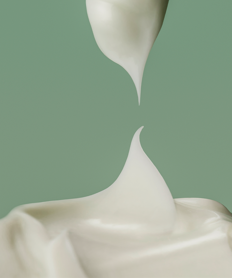 SEOUL 1988  Niacica Repair Cream 50ml, flacon crème sur fond vert, texture crème réparatrice, contexte beauté.