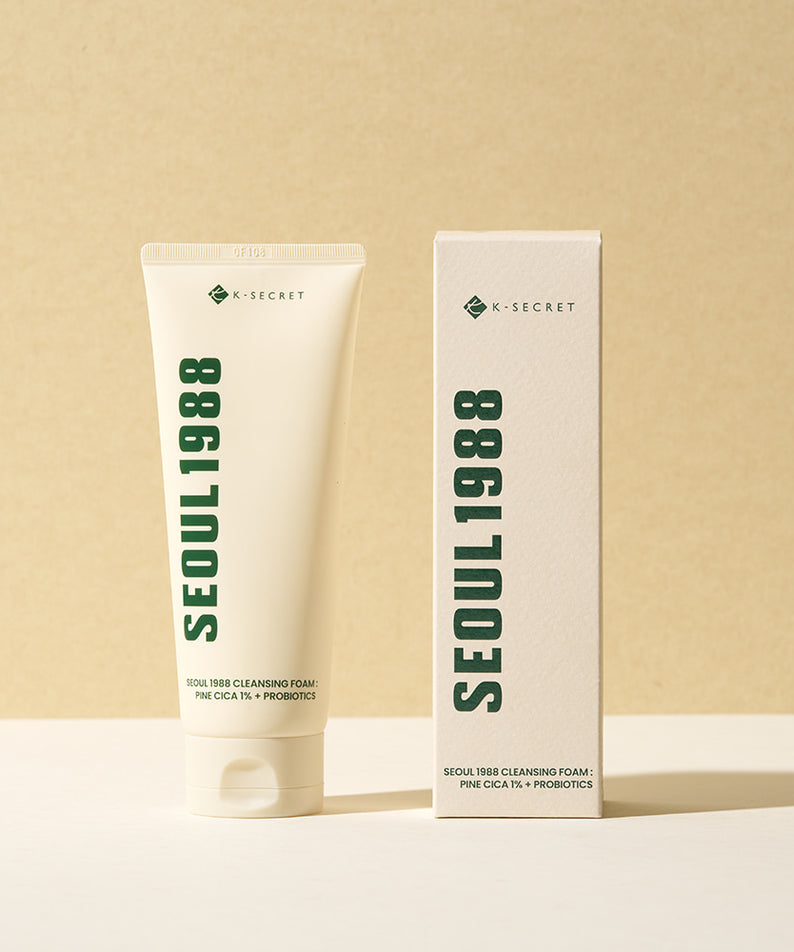 SEOUL 1988 Pine Cica Cleansing Foam 150ml, marque K-SSECRETS, tube et étui sur fond beige, produit cosmétique.