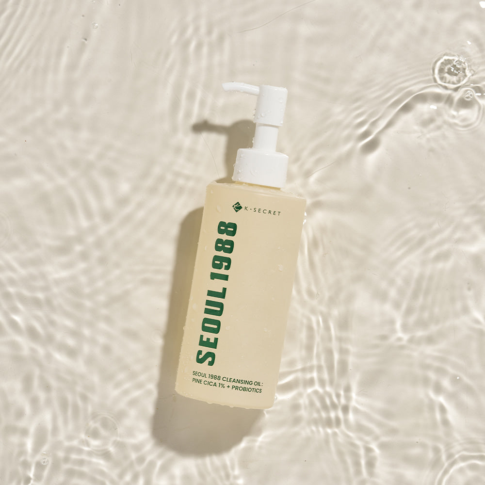 SEOUL 1988 Pine Cica Cleansing Oil 200ml, bouteille de la marque sur fond clair avec gouttelettes d’eau