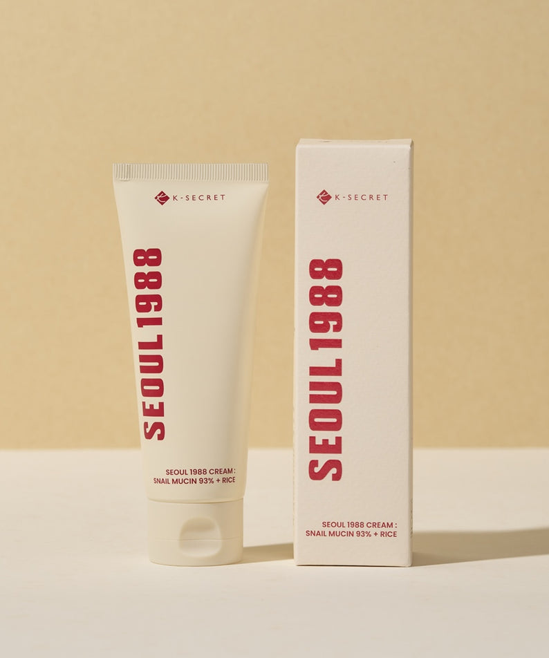 Crème SEOUL 1988 Snail 93 en tube, soin de peau anti-âge, avec boîte d'emballage, vue de face, fond beige minimaliste.