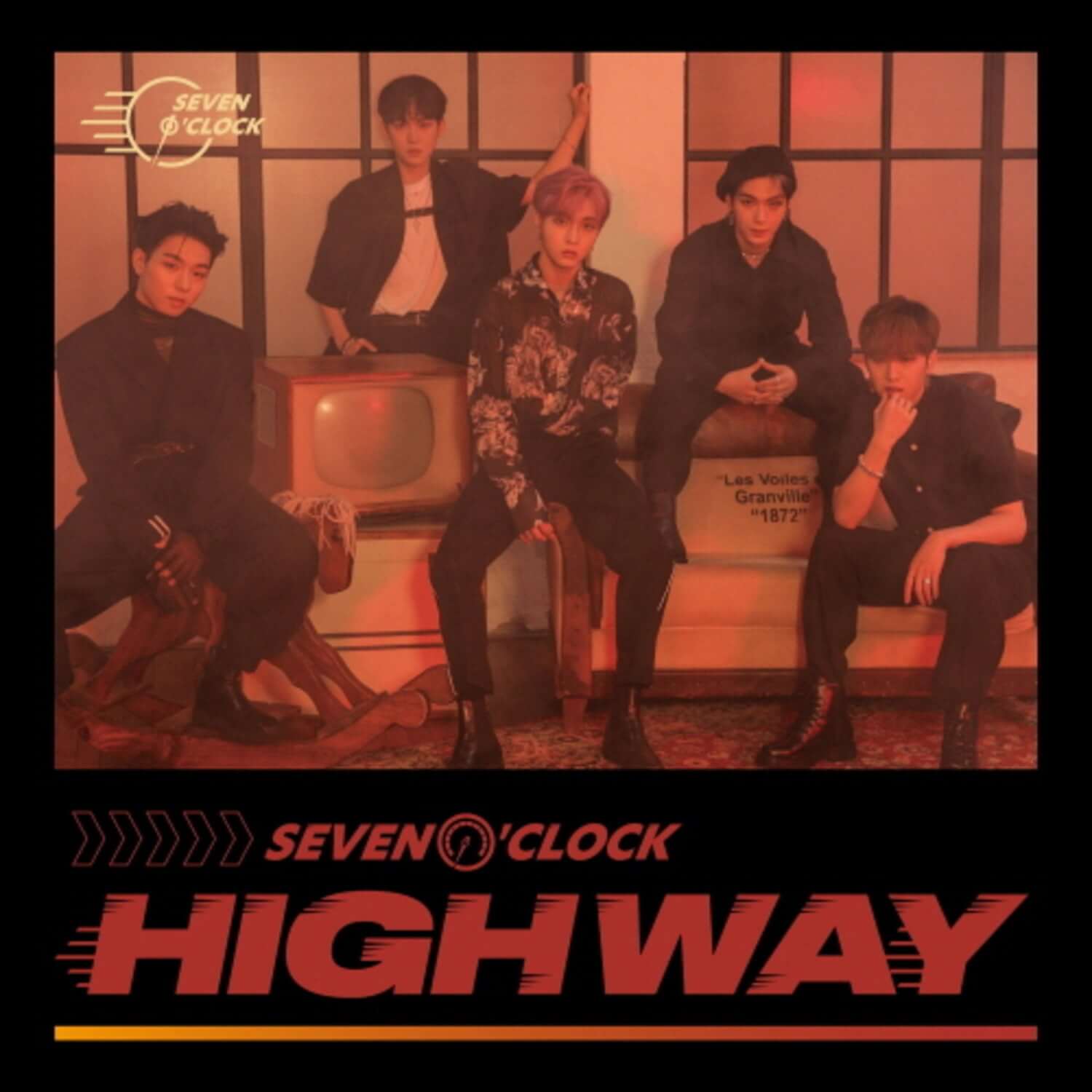 SEVEN O'CLOCK - [HIGHWAY] - Album Kpop : visuel du groupe, affiche rouge néon, ambiance urbaine, jeunes en studio