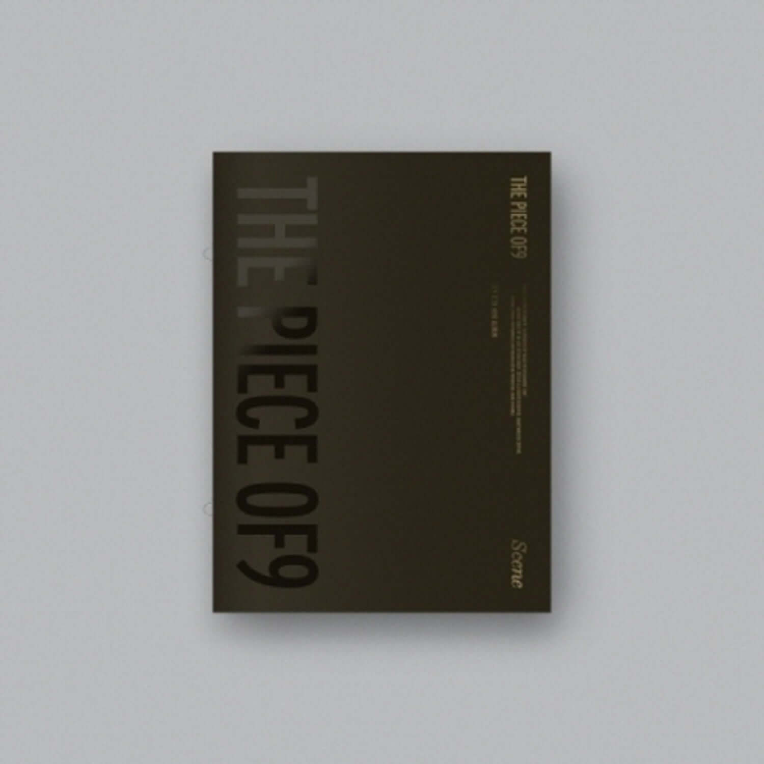 SF9 - 12TH [THE PIECE OF9] (SCENE ver.) - Album Kpop, pochette sombre sur fond clair, marque SF9, visuel minimaliste.