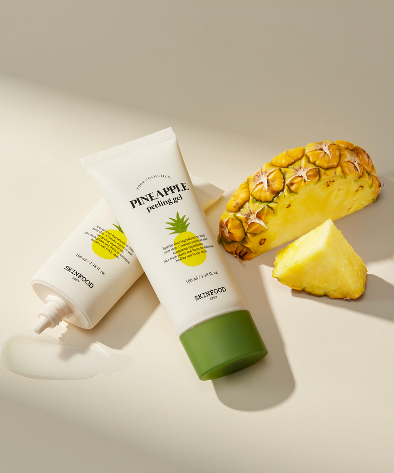 SKINFOOD Pineapple Peeling Gel 100ml de marque SKINFOOD, tube crème sur fond clair avec ananas visible.