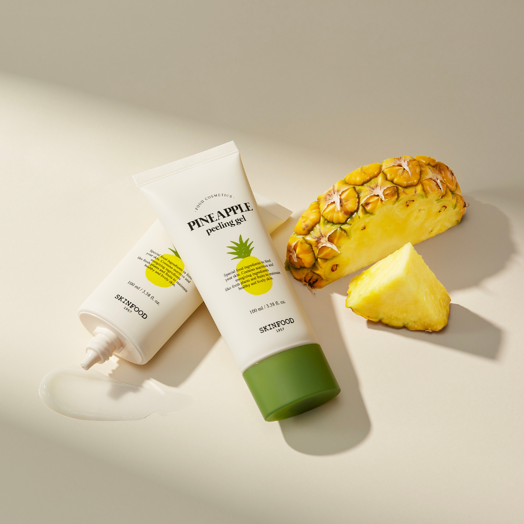 SKINFOOD Pineapple Peeling Gel 100ml de marque SKINFOOD, tube crème sur fond clair avec ananas visible.
