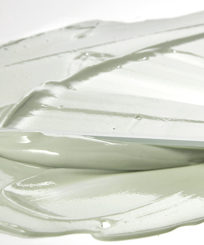 SHAISHAISHAI [1+1]Aloe PDRN Cooling Mud Mask 100ml : masque vert en gel, application sur spatule, ambiance spa.