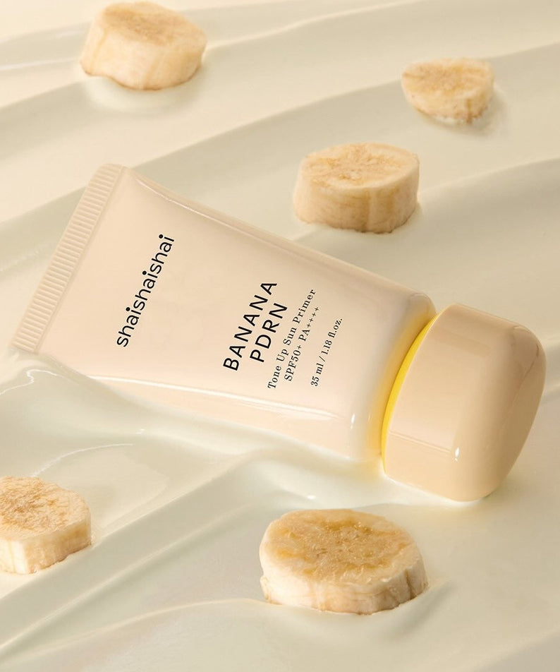 SHAISHAISHAI Banana PDRN Tone-Up Sun Primer 35ml de la marque SHAISHAISHAI, flacon beige sur fond crème avec tranches de banane.