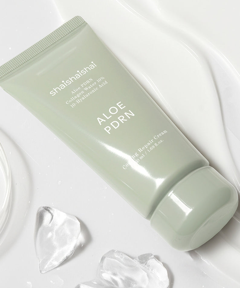 Crème réparatrice rafraîchissante SHAISHAISHAI [1+] Aloe PDRN 50ml sur fond blanc avec des glaçons, stimulant l'hydratation et le soin.