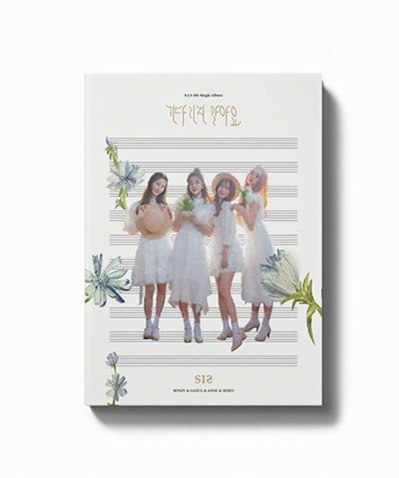 S.I.S - Album Kpop de S.I.S, pochette avec 4 artistes en robe sur fond blanc, style pop/printemps, studio.