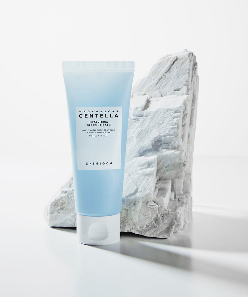 SKIN1004 Madagascar Centella Hyalu-Cica Acid Sleeping Pack 100ml : tube bleu de la marque sur fond blanc, visuel produit