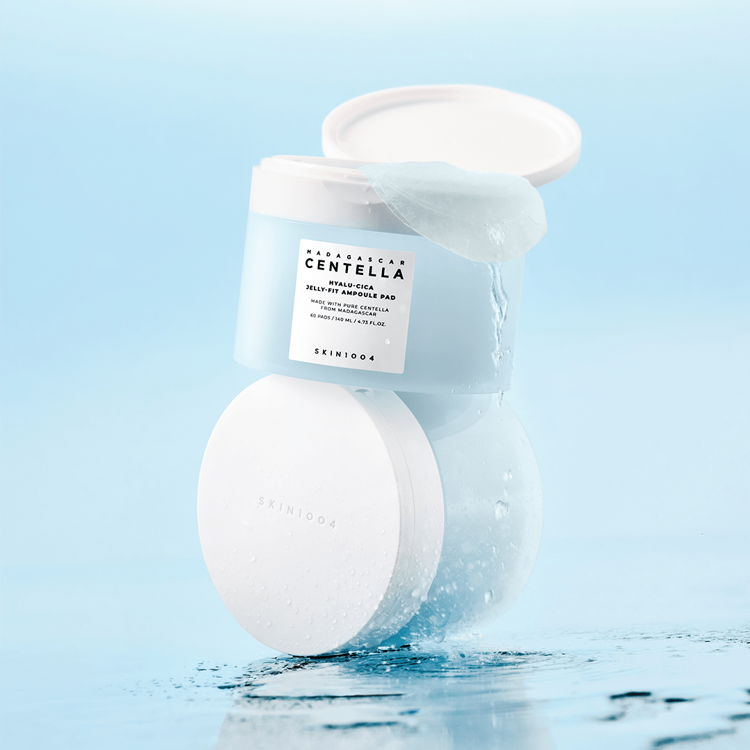SKIN1004 Madagascar Centella-Hyalu-Cica Jelly Fit Ampoule Pads (60 sheets), marque SKIN1004, coussinets jelly sur fond bleu
