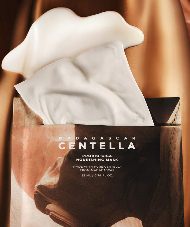 SKIN1004 Madagascar Centella Probio-cica Nourishing Mask 22ml [5 sheets] de SKIN1004, boîte et tissu sur fond chaud