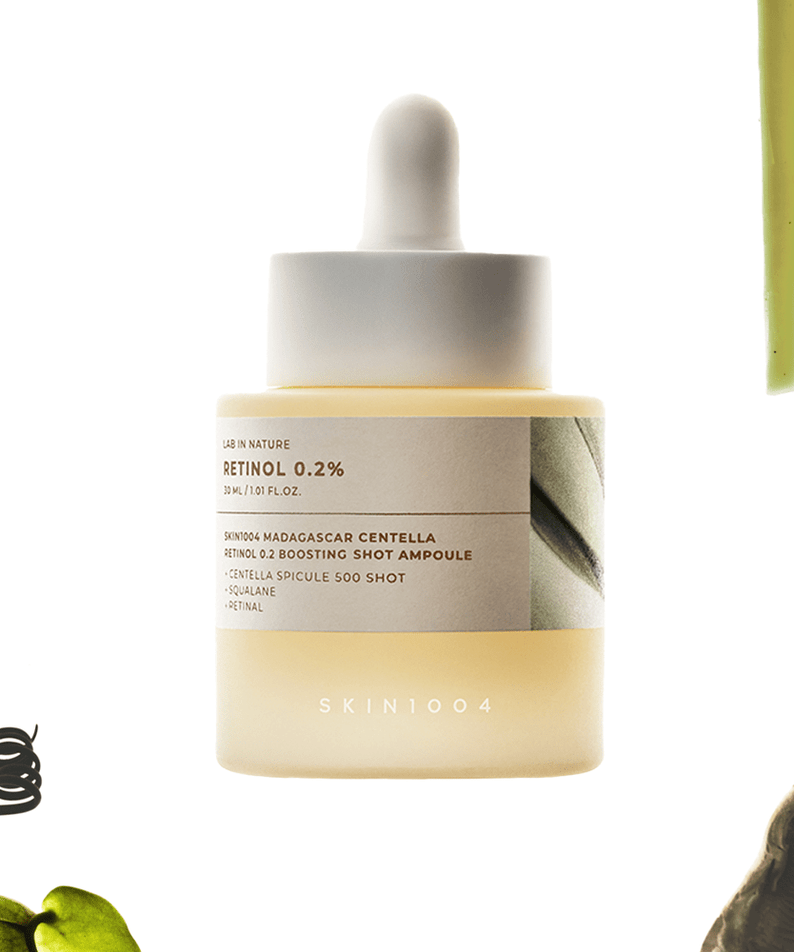 SKIN1004 Madagascar Centella Retinol 0.2 Boosting Shot Ampoule 30ml, sérum avec goutte verte et flacon sur fond clair