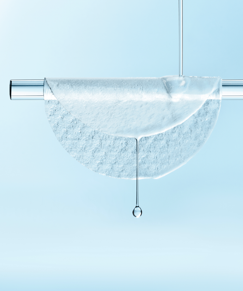 SKIN1004 Madagascar Centella-Hyalu-Cica Jelly Fit Ampoule Pads (60 sheets) illustrant un pad hydratant dégoulinant.