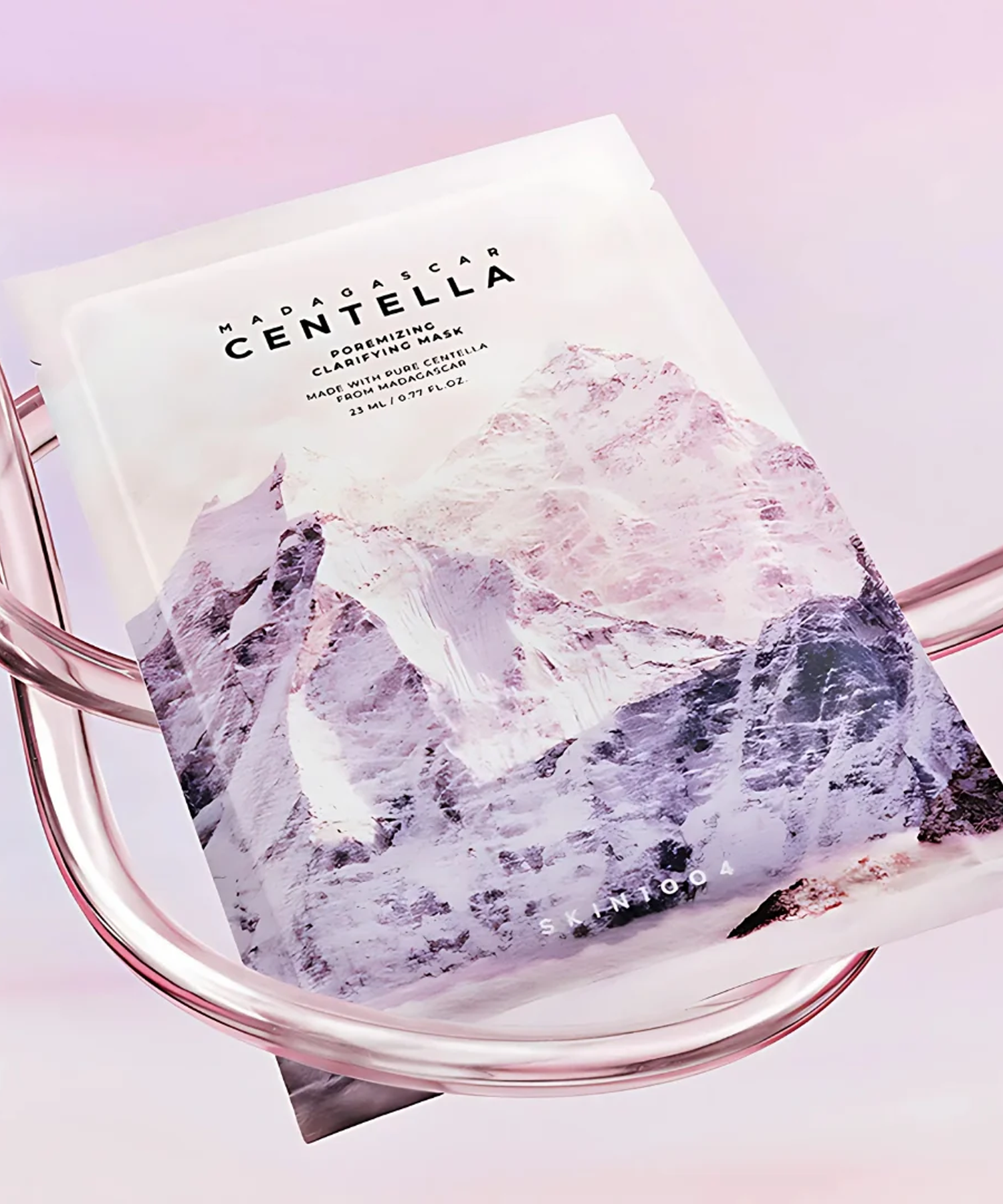 SKIN1004 Madagascar Centella Pore-Melting Clarifying Mask 23ml [5 sheets] en scène avec un design élégant.