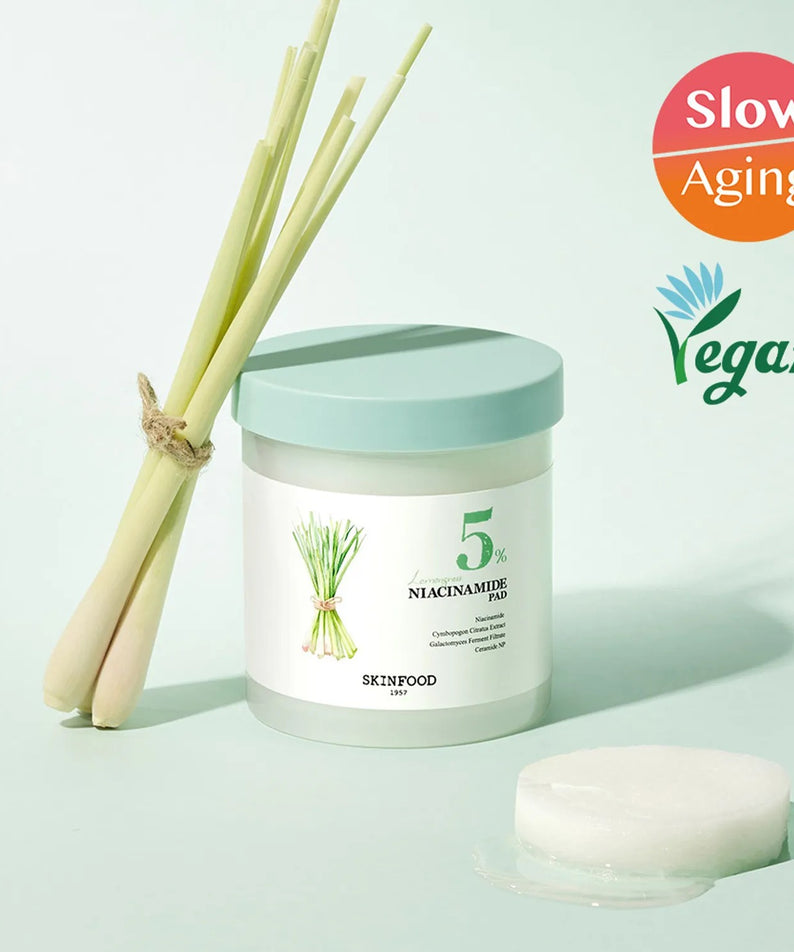 SKINFOOD Lemongrass Niacinamide 5 60 Pads de la marque SKINFOOD, pots et disques sur fond clair, slow aging, vegan