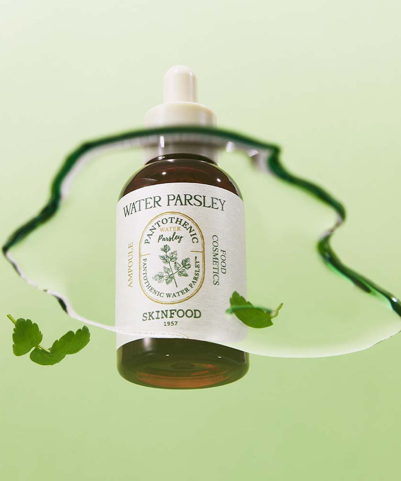 SKINFOOD Pantothenic Water Parsley Ampoule 50ml, flacon vert sur fond clair avec feuilles de persil en contexte visuel beauté