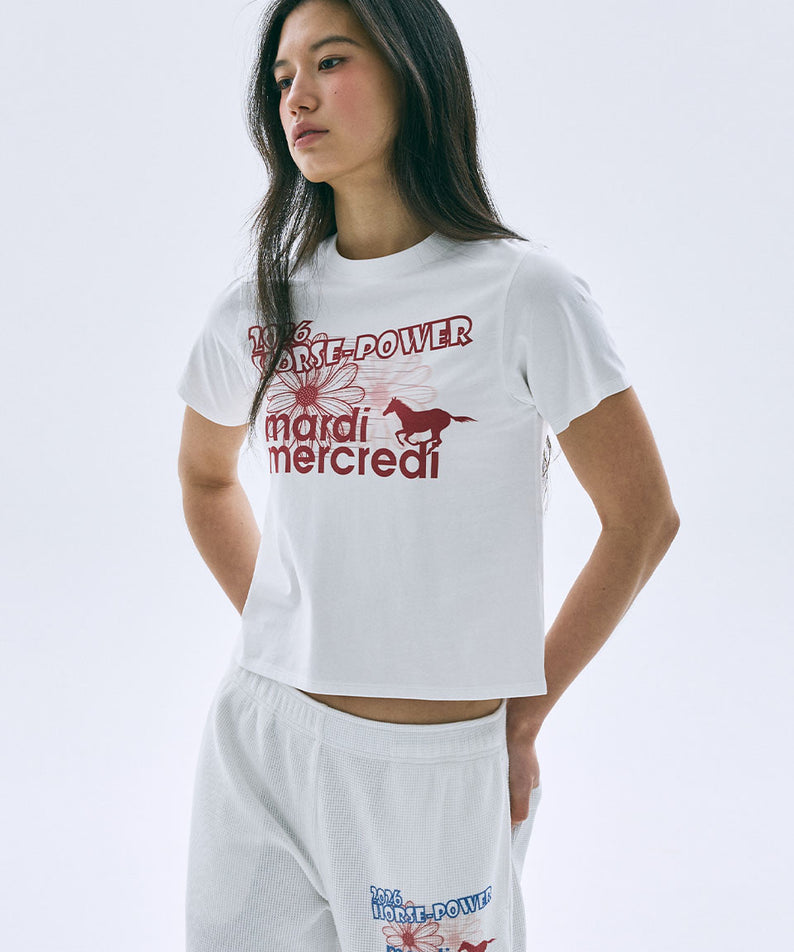 SLIM TSHIRT 2026 HORSE-POWER_IVORY Mardi Mercredi, t-shirt ivoire slim avec imprimé horse-power, style chic sur mannequin
