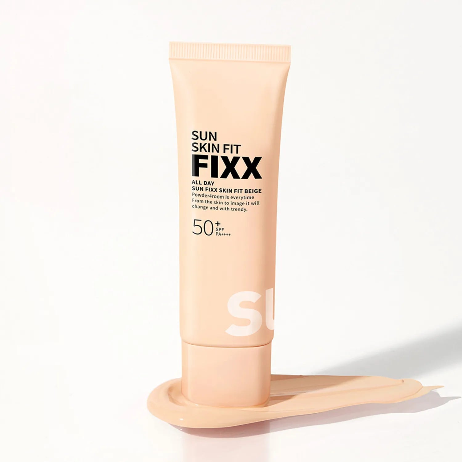 SO NATURAL All Day Sun Fixer Skin Fit Beige 50ml : tube teinté Sun Skin Fit sur fond clair, contexte maquillage solaire.