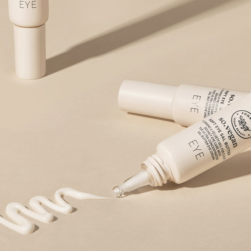 SO NATURAL Soft Eye Sal Butter 30ml : crème contour des yeux, marque sur tube blanc en arrière-plan clair