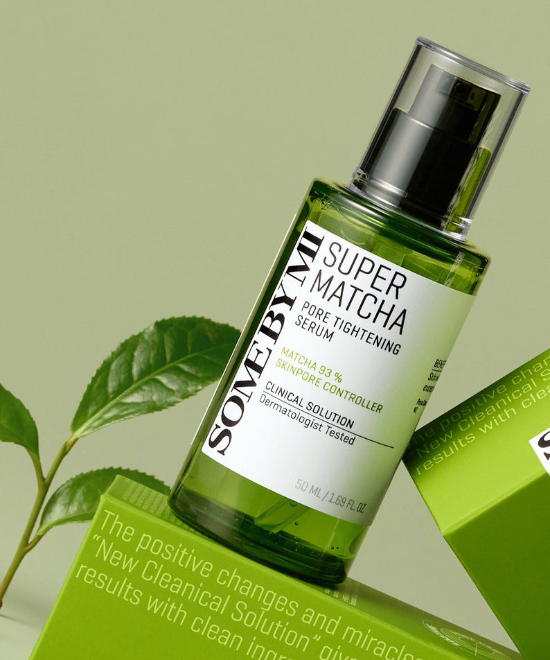 SOME BY MI Super Matcha Pore Tightening Serum 50ml, flacon avec plante, sérum soin visage pour resserrer les pores en profondeur.
