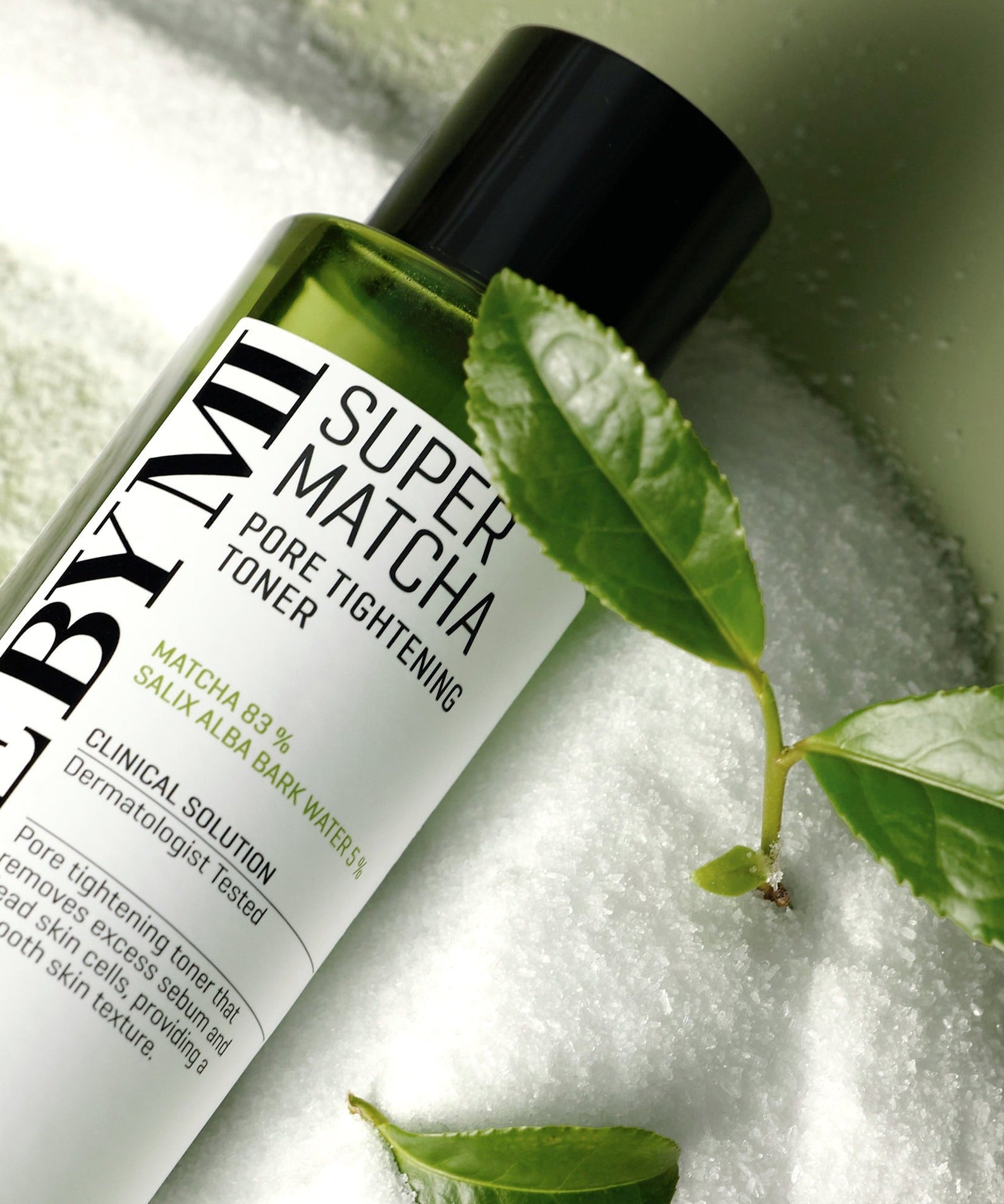 Bouteille de SOME BY MI Super Matcha Pore Tightening Toner 150ml avec feuilles de thé vert