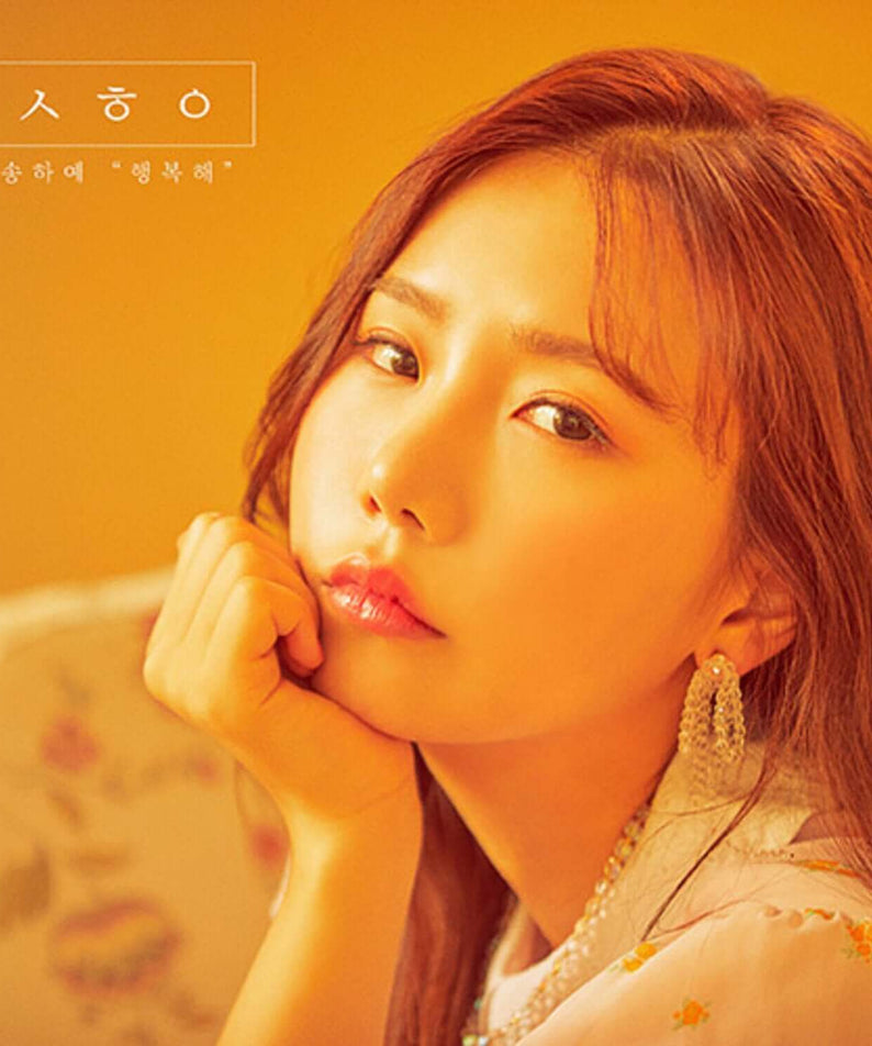 SONG HAYE - [HAPPY] - Album Kpop : portrait de la chanteuse sur fond orange, style rétro pop, couverture de l’album.