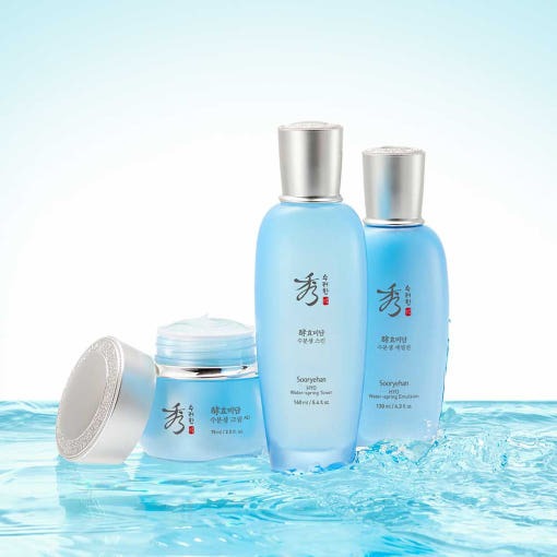 SOORYEHAN Beautiful Moisture Spring Hyaluronic Acid 2-piece Spacial Set, flacons bleus sur fond eau, produits de beauté