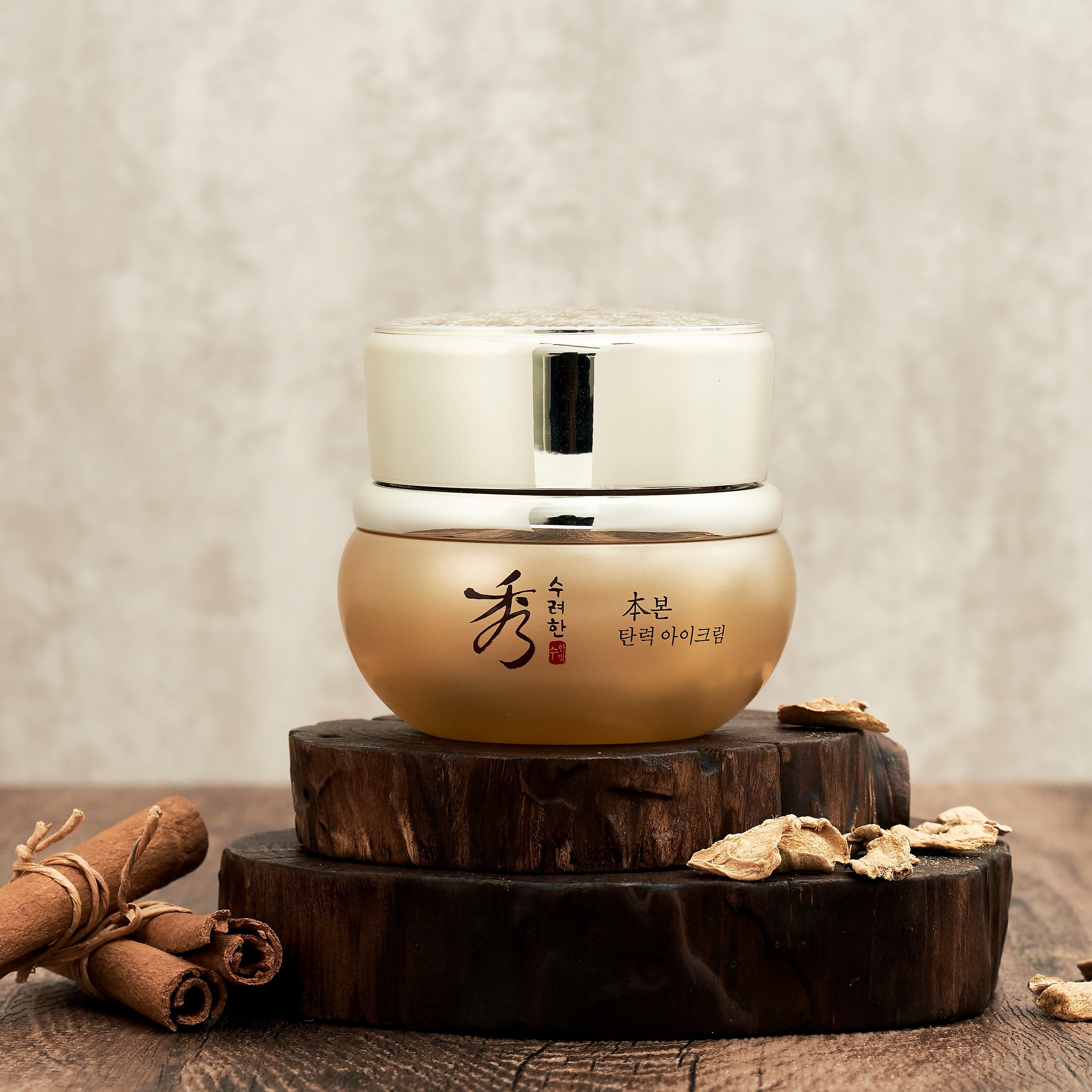 SOORYEHAN Bon Elasticity Eye Cream 25ml : crème yeux sur socle bois, ambiance zen, bouteille et pot crème en gros plan.
