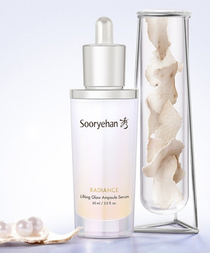 SOORYEHAN Radiance Elasticity Glow Ampoule 60ml, sérum de la marque Sooryehan sur fond blanc, pompe et ampoule en verre.