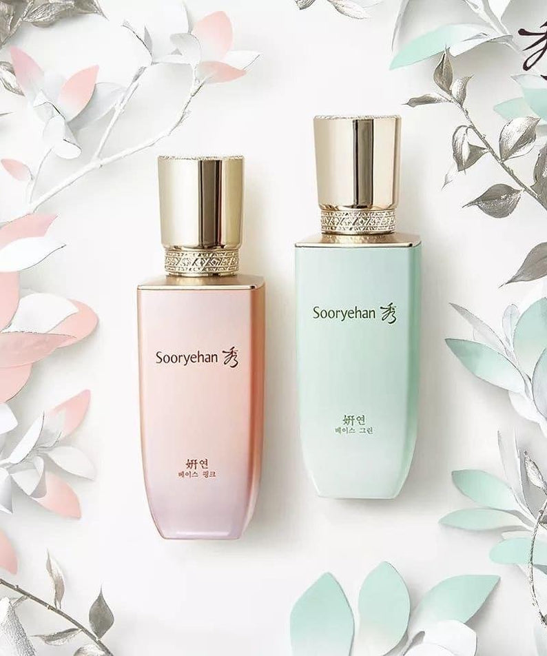 SOORYEHAN Yeon Base 35ml de Sooryehan : flacons cosmétiques sur fond blanc floral, ambiance élégante.