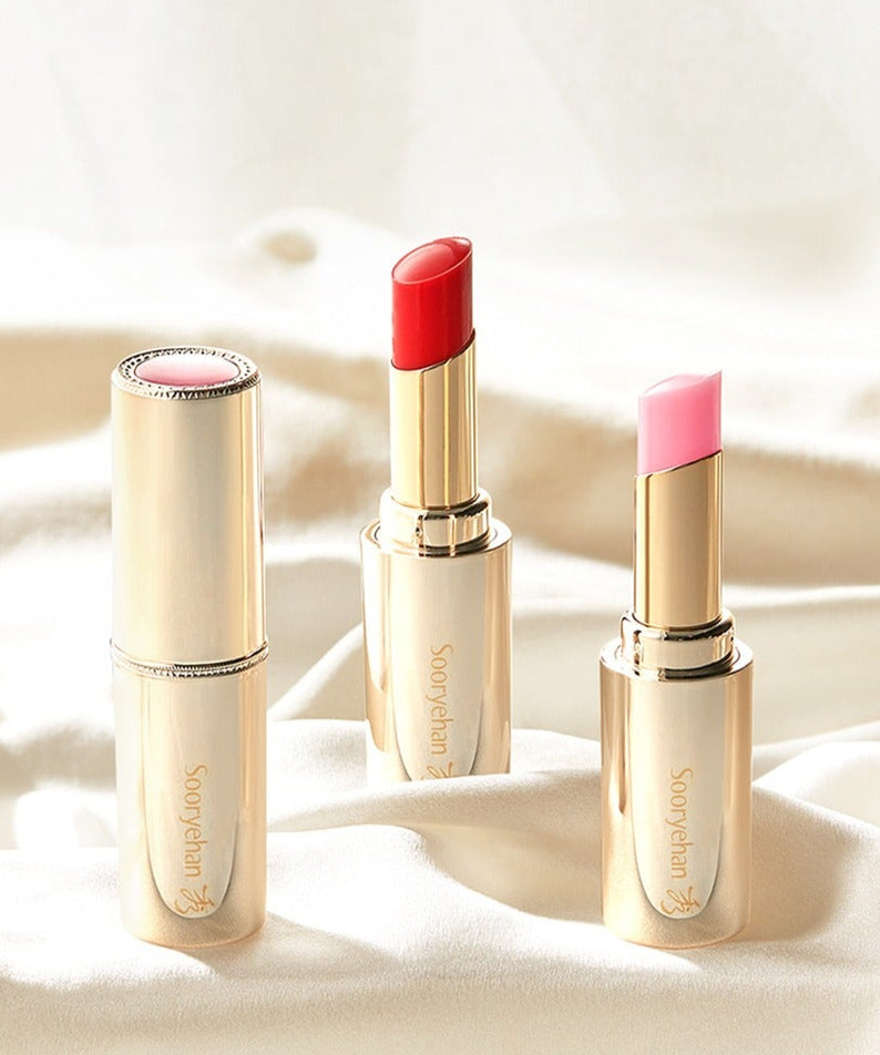 SOORYEHAN Yeon Silk Lip Balm 3.5g de SOORYEHAN, baume à lèvres rouges et roses sur tissu clair, contexte beauté