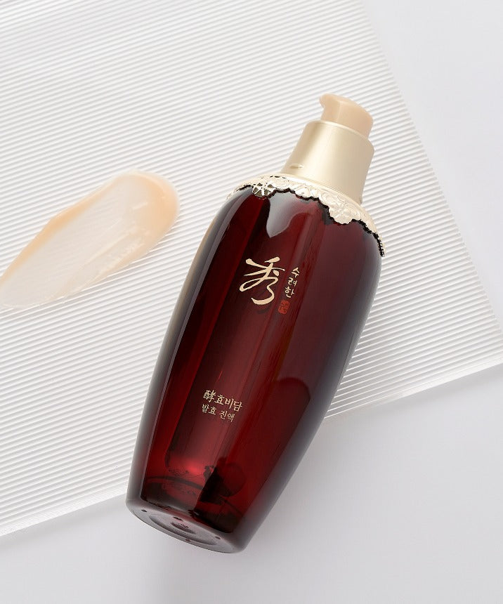 Flacon de SOORYEHAN Hyobidam Fermented Liquid 45ml sur une surface texturée, produit de beauté fermenté pour soin de la peau.
