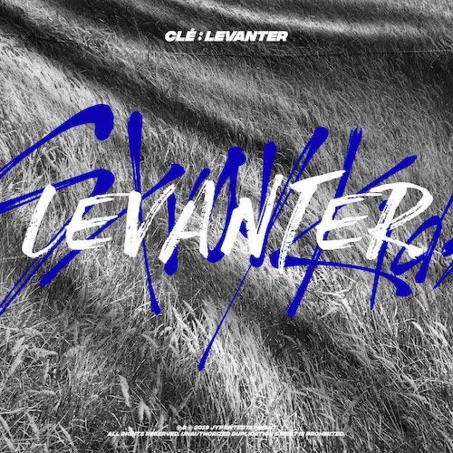 STRAY KIDS - CLE : LEVANTER Standard - Album Kpop sur fond gris texture, texte “CLE: LEVANTER” et typographie bleue